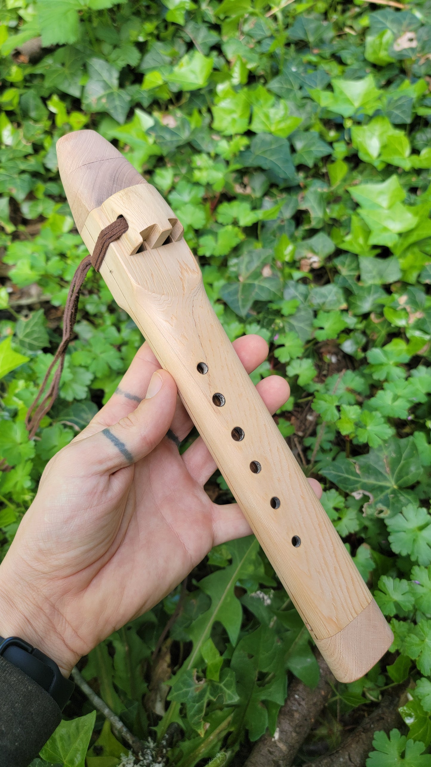 Cedar Drone Flute D⁵ minor
