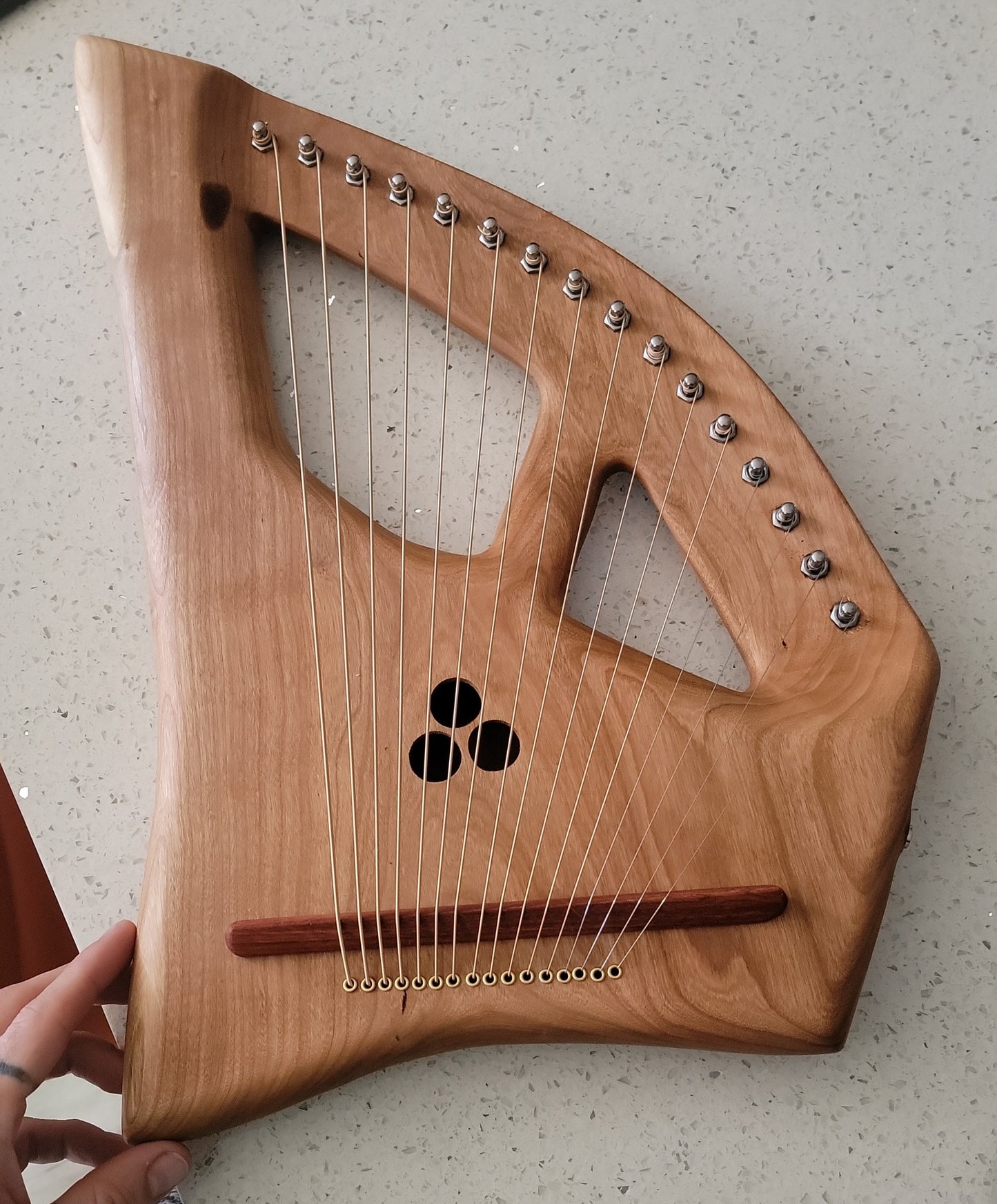 16 string Electro-Lyra